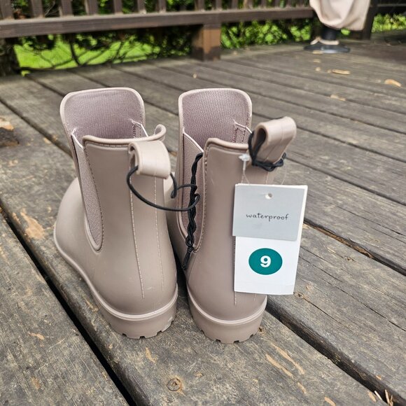 NWT Waterproof Taupe Ankle Boots Size 9 - Picture 6 of 7